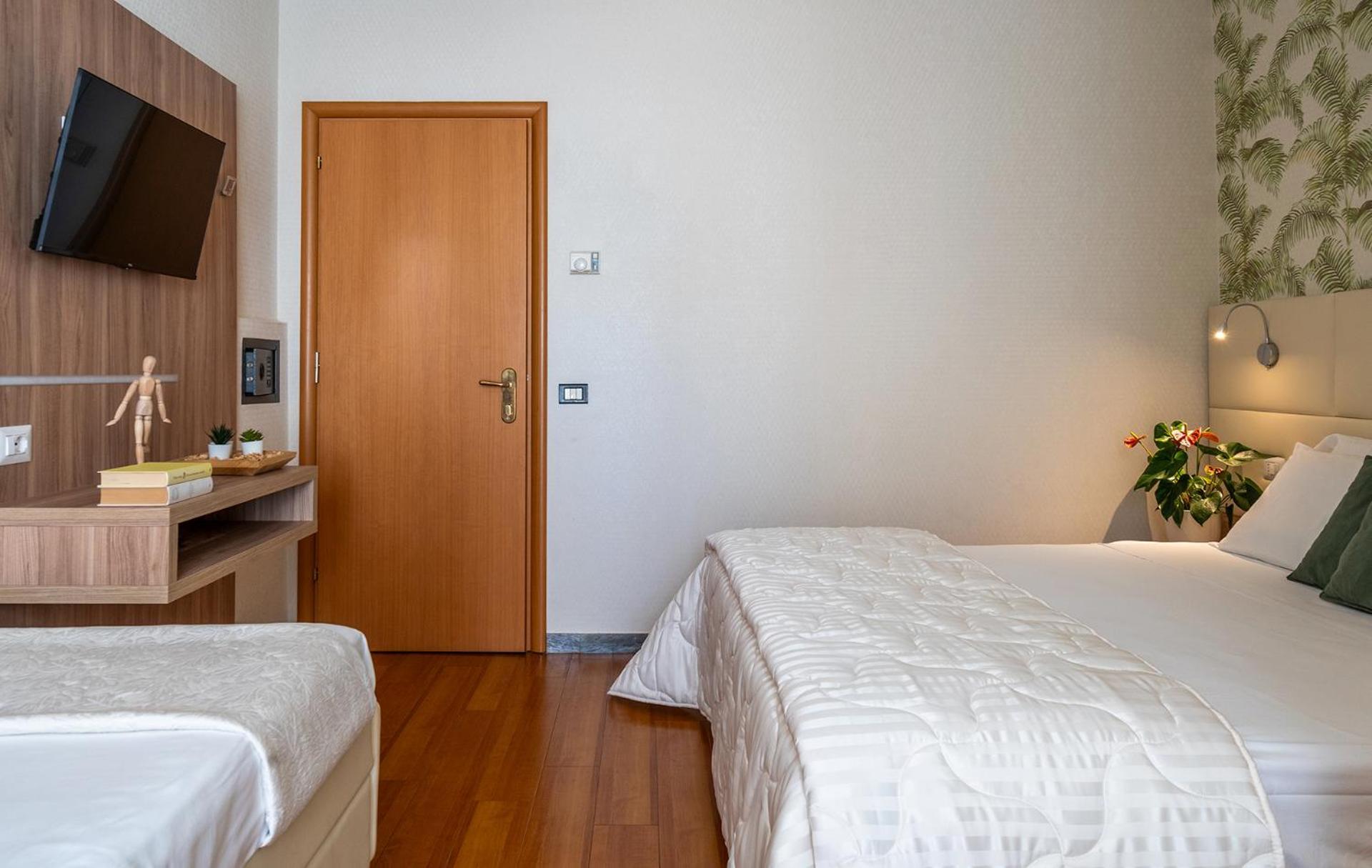 Hotel Rondinella E Viola Rimini Buitenkant foto