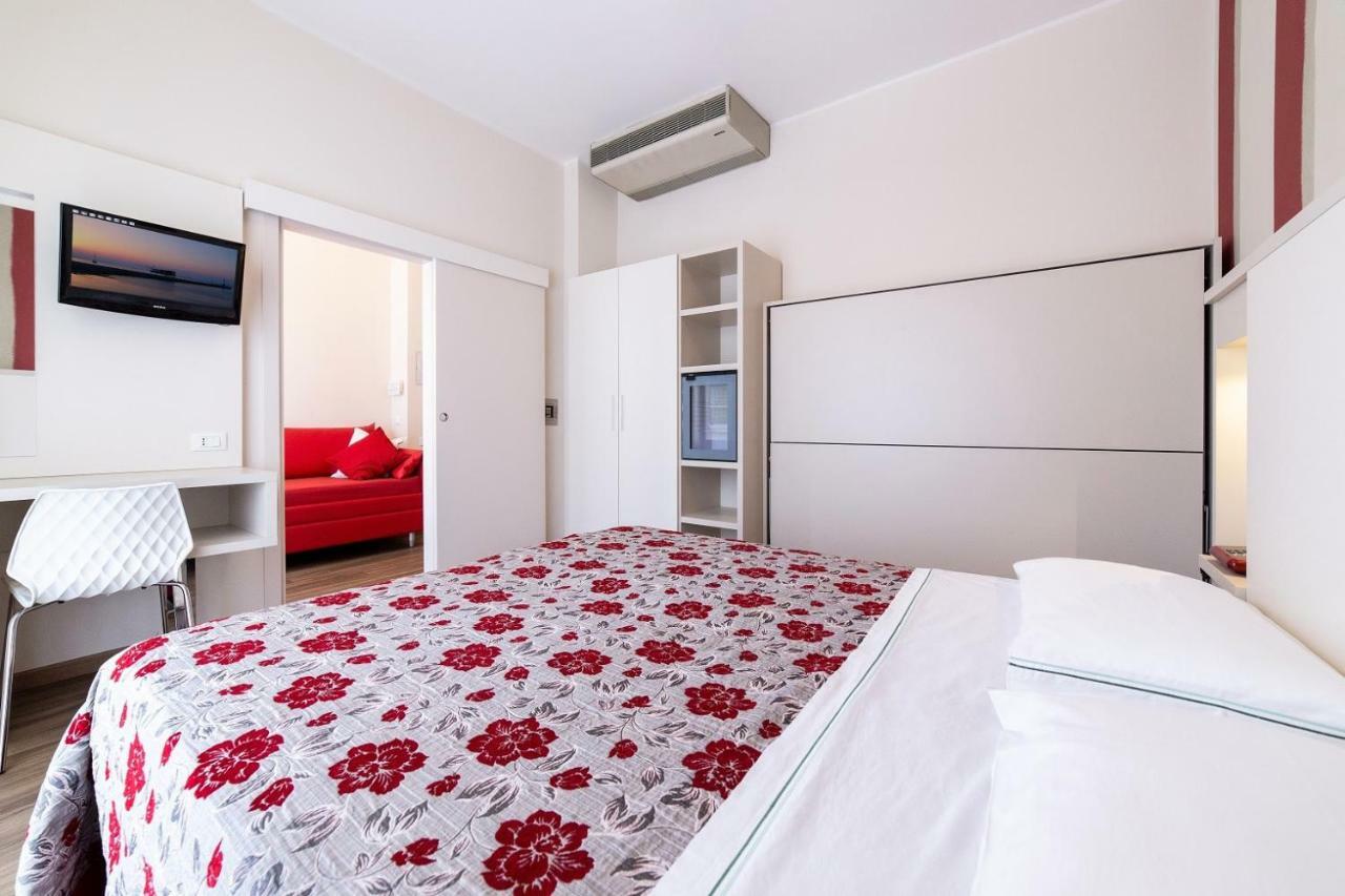 Hotel Rondinella E Viola Rimini Buitenkant foto