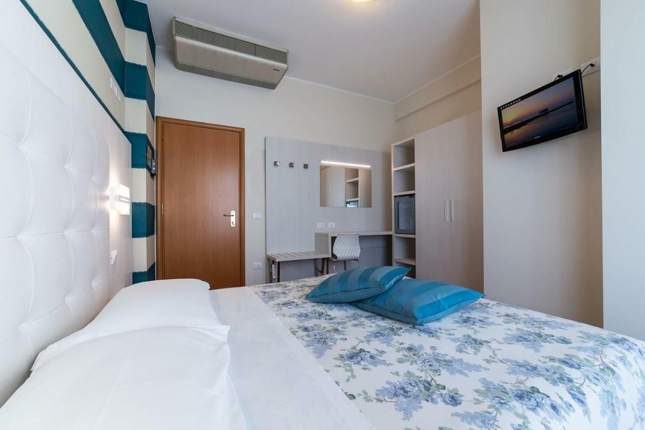 Hotel Rondinella E Viola Rimini Buitenkant foto